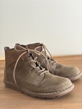 Clarks Trace Pine Taupe Suede Leather Lace-Up Side-Zip Ankle Boots Women Size 6W